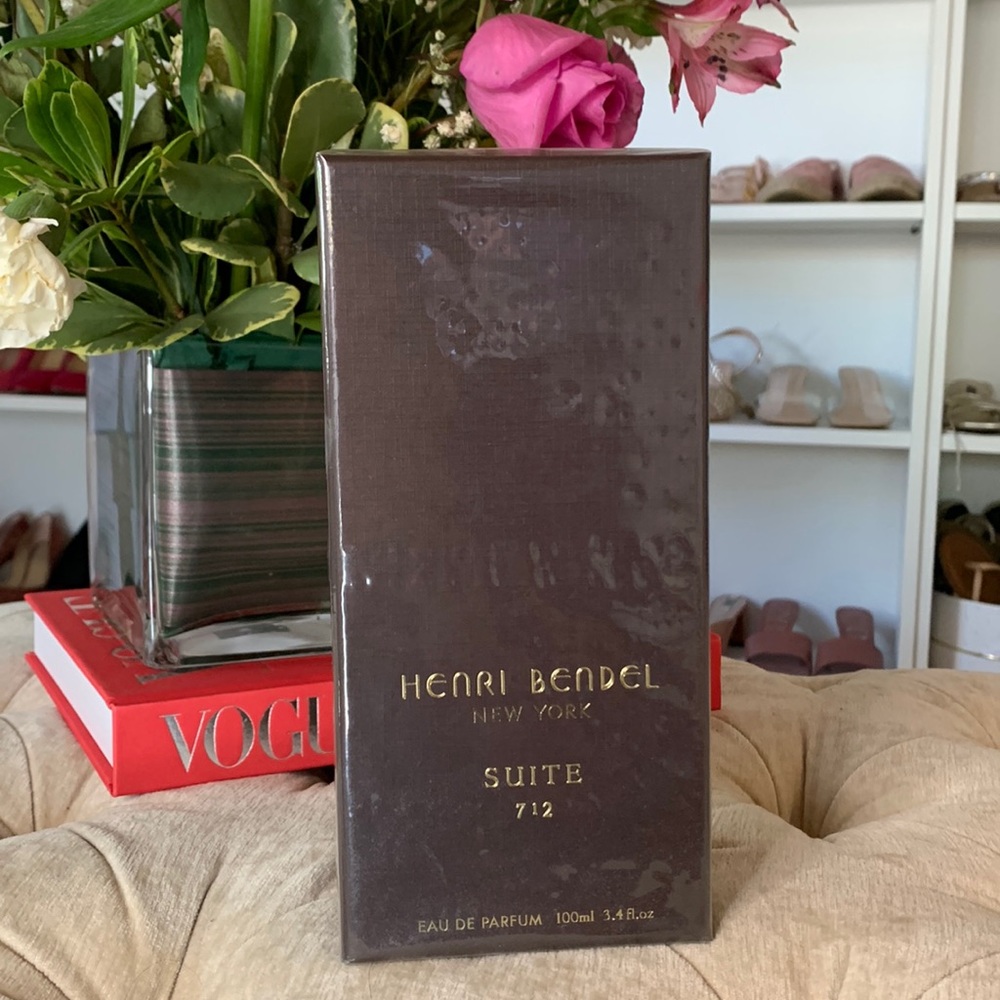 712 suite iconic perfume
